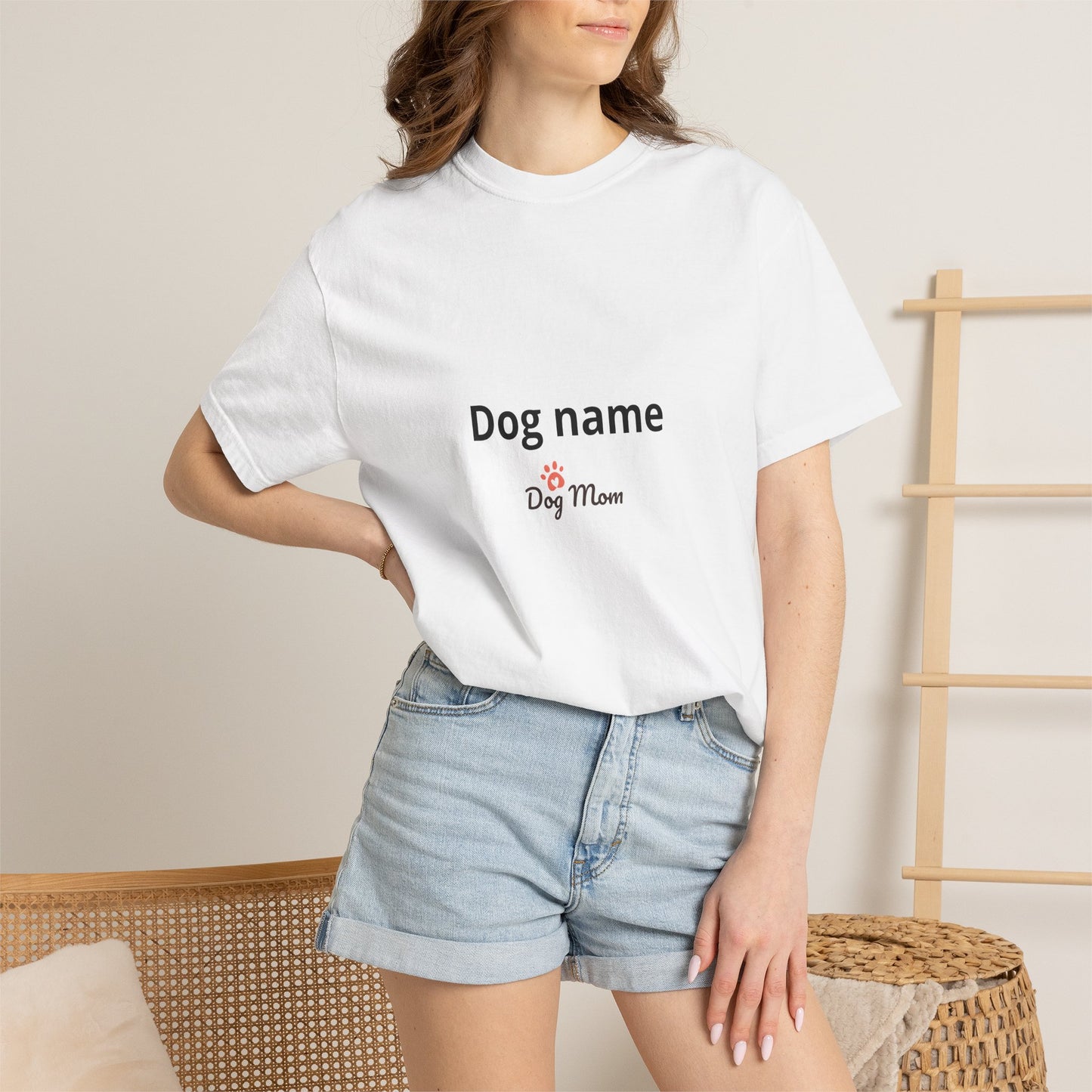 Dog Mom T-Shirt — "Stay Pawsitive" Personaliseerbaar